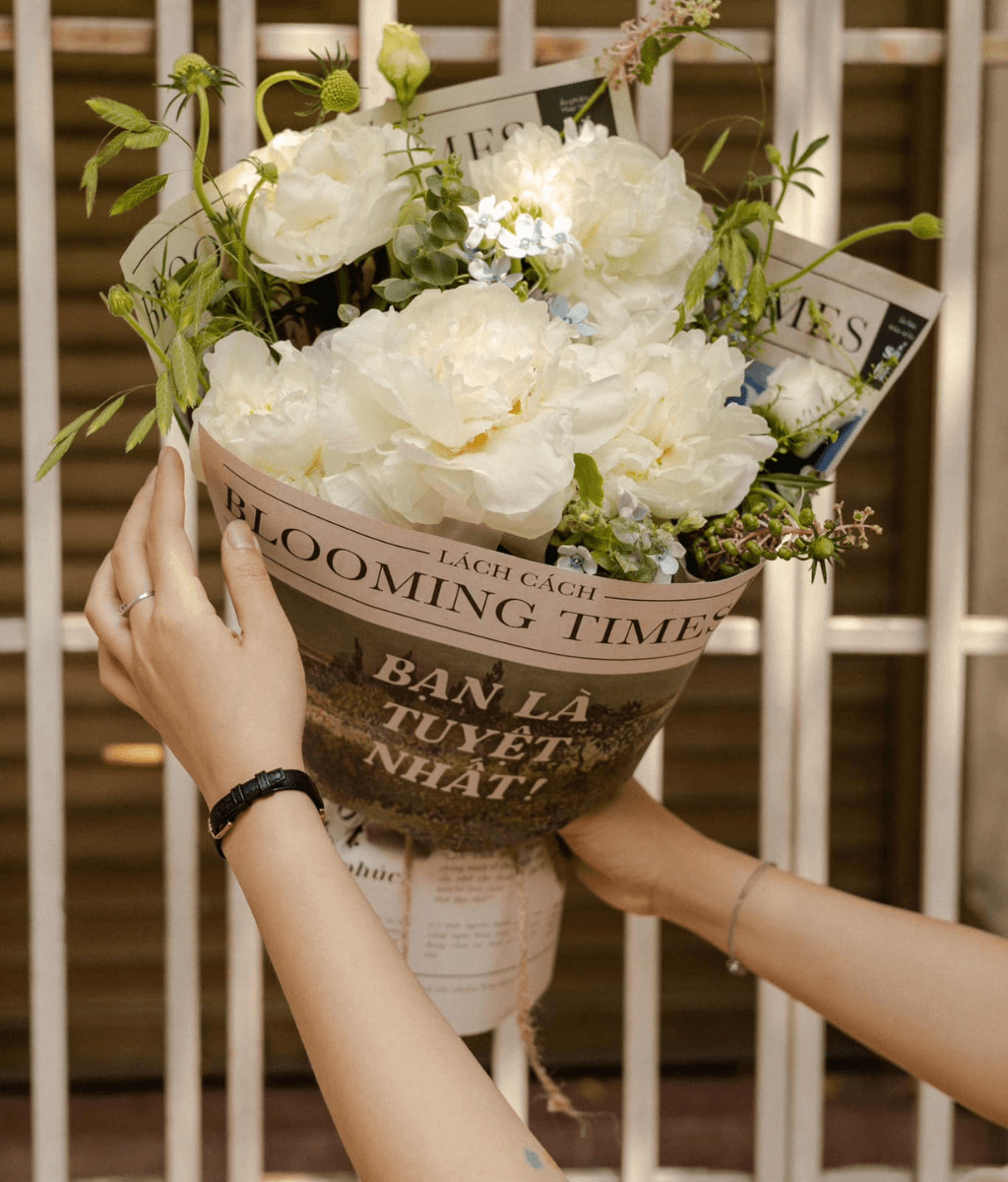 Bó blooming times mix 5 bông peony trắng - 1